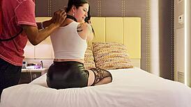 유부녀 보지 거대 BBC 애인한테 날것으로 늘리고 채움!