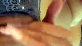 mira que rico me sale mi lechita quieres chuparmela?