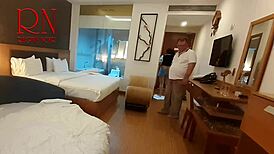 He poured drink into navel and licked pussy of naked college slut in dorm 😋