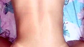 latina kjæreste bøyd over for doggystyle creampie