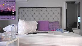 yineth on webcam showing off in provocative session