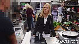 Amateur's shaved pussy gets pawned roughly