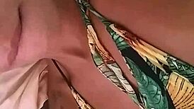 com tes�o e sozinha masturbating