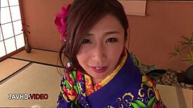 Seductive Kimono-Clad MILF Ayumi Shinoda Gives Intense Blowjob!