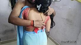 Indická desi horká bhabhi v sárí šuká s manželem, horká manželka