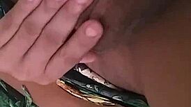 com tes�o e sozinha masturbating