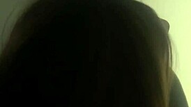 Mokro sesanje kurca v intimnem ambientu