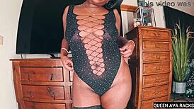 Does queen ava tease with her big butt?