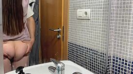 Banyoda Bükülmüş Sikiyorlar Çok Lezzetli