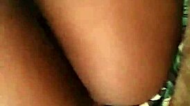 com tes�o e sozinha masturbating