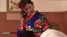 Seductive Kimono-Clad MILF Ayumi Shinoda Gives Intense Blowjob!