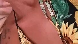 com tes�o e sozinha masturbating