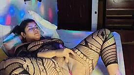 Sorprendo A Mi Hermanastra Cachonda Masturbandose Y Me Convence A Follarla