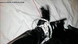 Pato22cd explores bondage techniques in a neutral artistic session