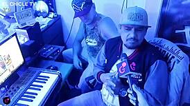 Od zpívání v autobusech k mistrovi skladateli a zpěvákovi, někdy jsem zkazil texty, ale trefil melodie