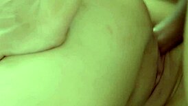 בלונדינית צעירה 18+ מזיינת את החבר שלה בעוצמה בבוקר