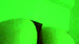 Veľkozadková 18+ prišla domov neskoro, hlasno stoná na hrubom čiernom kokote v rýchlom interraciali, šťavnatá pička tečie z dupela do ritného otvoru