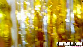 Macecha používá glory hole na Nový rok