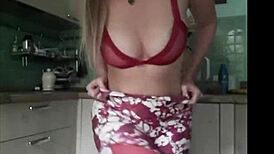 Horny amateur pees in sexy gym pants at the gym.