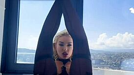 Szajha MILF ad slendrián POV szopást harisnyában mielőtt szóló játék