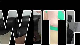 Mamou og Angels intense striptease afslører store patter