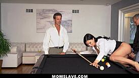 אני נותנת לבוסים שלי לזיין אותי חופשי - עבדת אמא