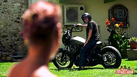 SAMANTHA LOVES HARD SEX!