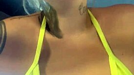 treinando na academia de frente da praia de copacabana rj quase fui expulsa no ano novo praia cheia eos banhista passando e vendo minha buceta molhada?