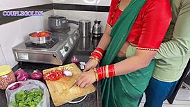 Komál druhá svatební noc, švagr ji šuká v kuchyni