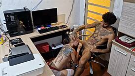 estava sem sono e dei pro meu meio-irmao mais velho