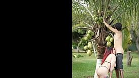 I deliver petite outdoor oral pleasure