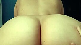 Du knepper mig bedre end min kæreste, siger min ludderige nabo