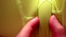 Gnir kroppen min i våte leggings for nytelse