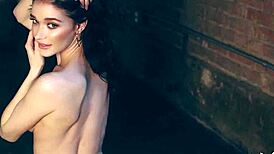 أنا بحب صدر مورغان هوفانيك الكبير في الملابس الداخلية السكسي تبين جسمها المثالي!