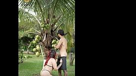 I deliver petite outdoor oral pleasure