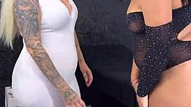 Tatuadora Chupo Tanto O Cu Da Cliente Que Ela Gozou Muito Na Máquina Vibrando