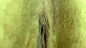 putinha safada com peitos enormes chupando pau gigante