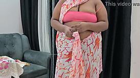 Indian Bhabhi Hot Boobs