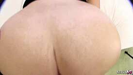 BBW mladá 18+ s obrovskou prdelí vyzvednutá na POV casting šouku