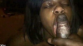 Jeg gir en freak ebony facial med min store svarte kuk som spytter sleip sæd