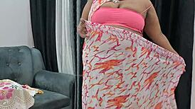 Indian Bhabhi Hot Boobs