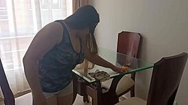 Cuñada Latina Puta Colombiana De Cameltoe Gigante Seduce A Sus Amantes Mientras Hace Labores En El Hogar Le Encanta La Verga Y La Leche En Miami Usa