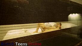 옆집 여자 자위하는 거 몰래 지켜봐