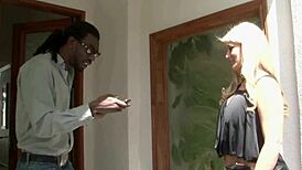 Rubia curvilínea zorra mamá follada por polla negra