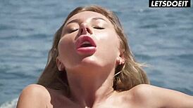 지네브라 벨루치, 마릴린 크리스털, 이시즈 요트에서 감각적 레즈비언 삼인조!