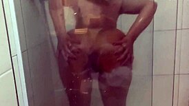 Gozando no chuveiro na frente do marido gets interviewed