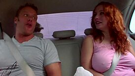 Zrzavá milf s perfektním tělem dostává těsnou píču vyprcanou