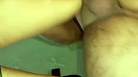 la vecina me invitó a su casa por café pero la follé mientras lo preparaba