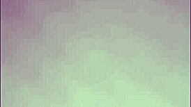 Indonéz feleség cseveg online véletlenül, míg férje távol van