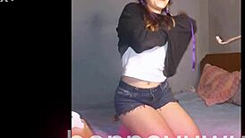 Bonneyuwu - 14 09 argentina puta se masturbaa en la cama con un dildo transparente